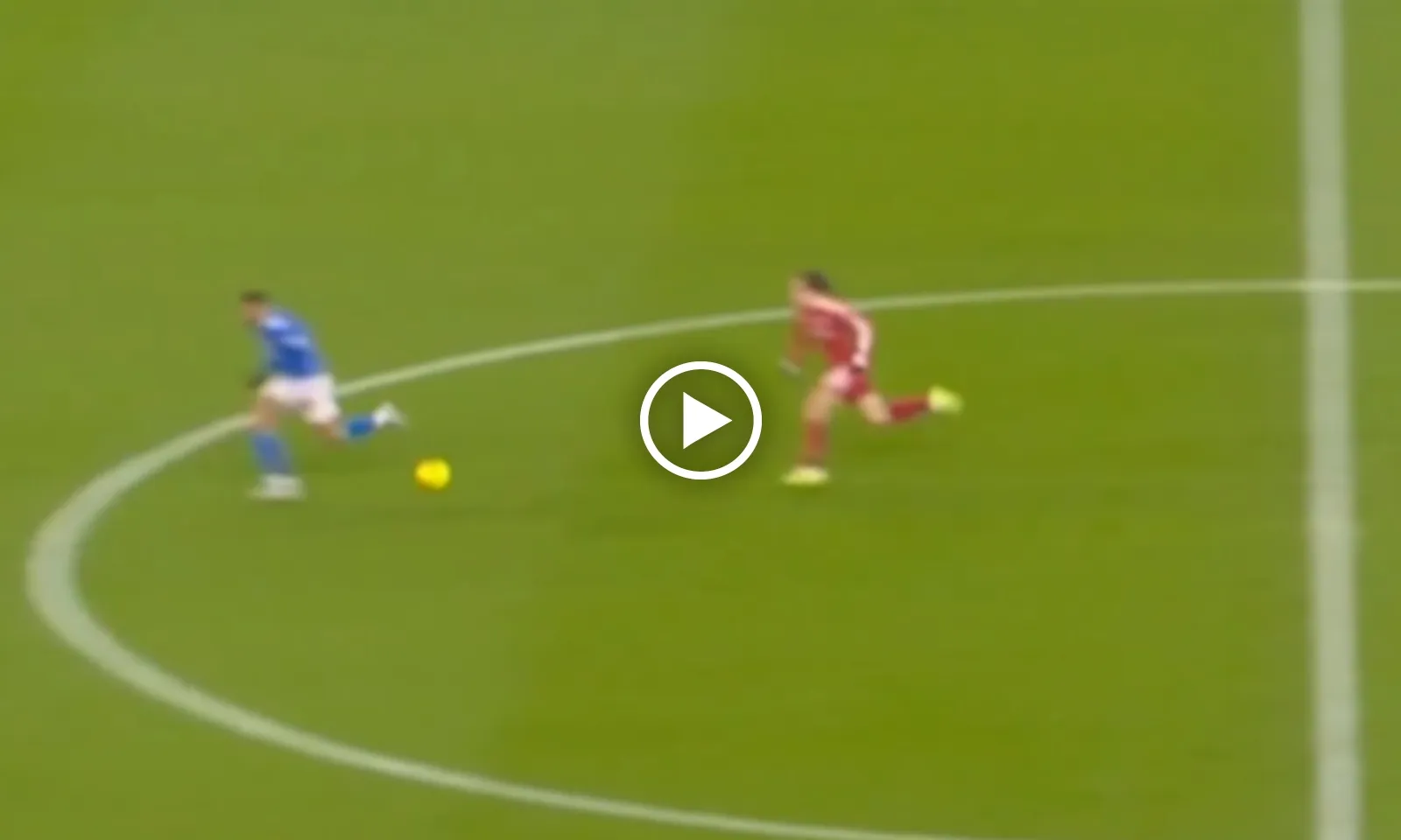 VIDEO: Kẻ bị Slot hắt hủi bứt tốc nửa sân cứu Liverpool thoát thua