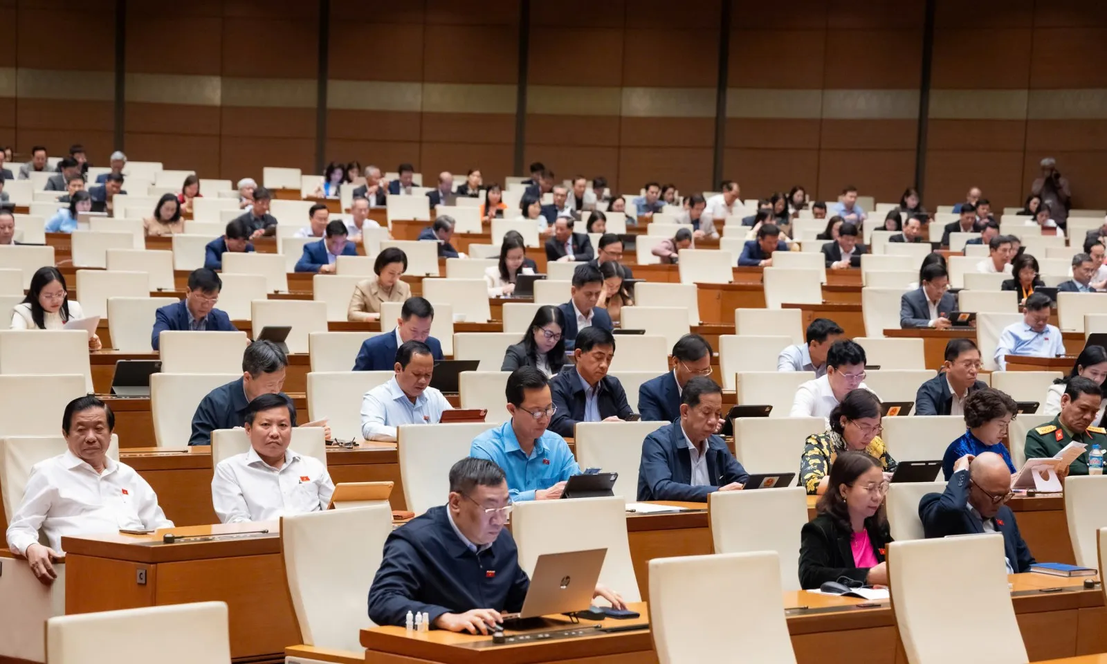 202512041418369827_z7291644276540_f888135490ab6a8e21de311424ca48f4