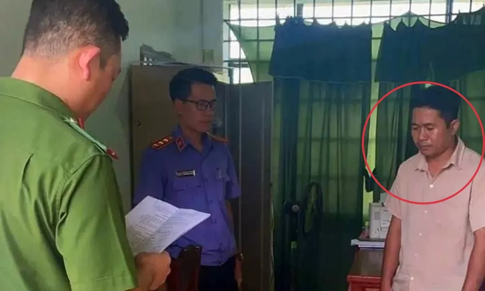 Bắt khẩn cấp công chức chiếm đoạt tiền hỗ trợ lũ lụt