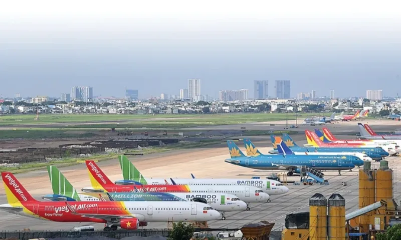 Vé máy bay Tết 2026 nhiều chặng sớm khan hiếm