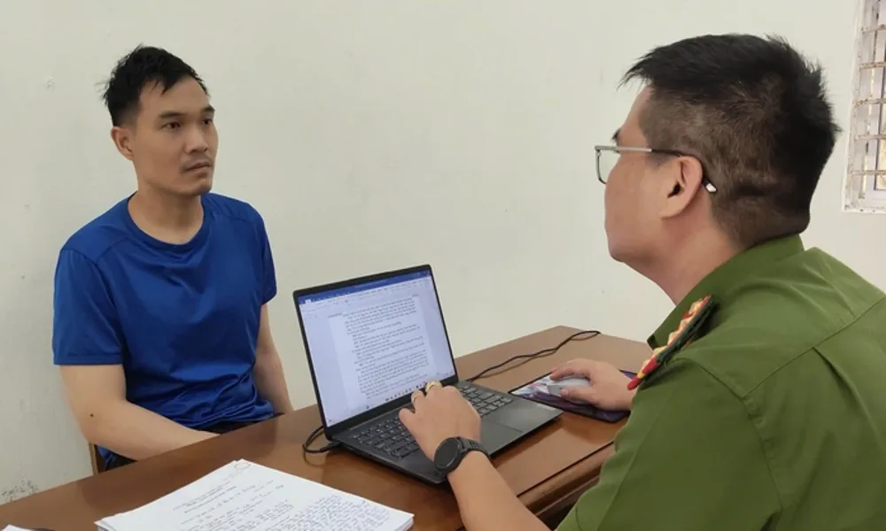 Đối tượng tháo biển số, đổi áo để tẩu thoát sau vụ cướp tiệm vàng