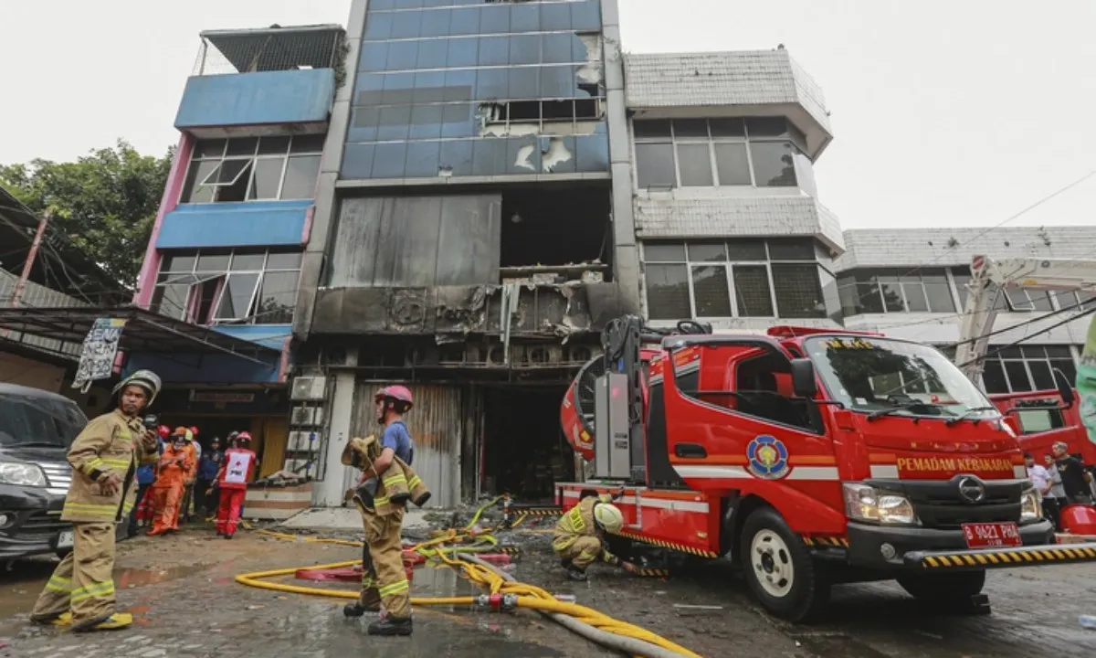 afp2025120987hx4buv1highresindonesiafire-1765274557895252393275