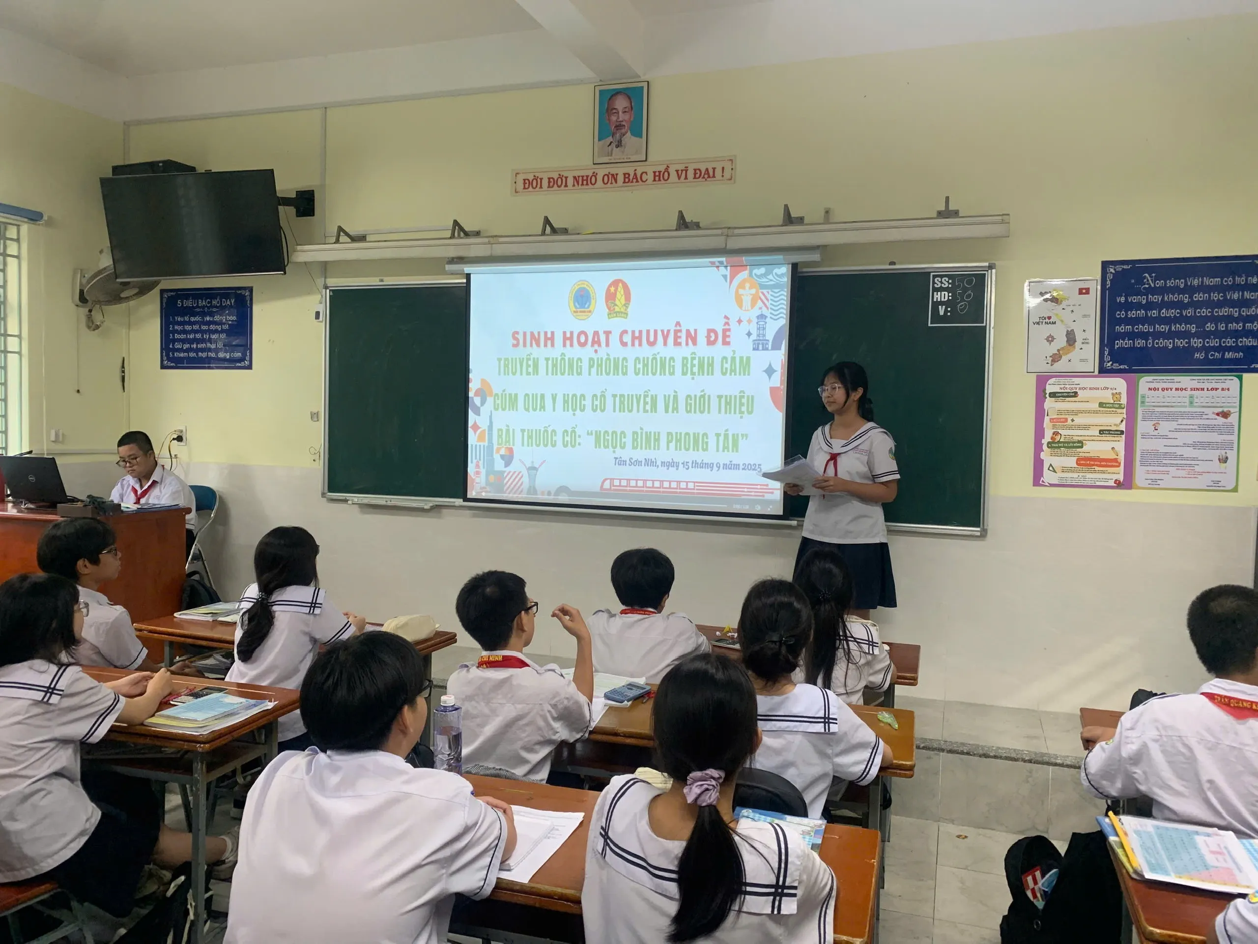 Gio hoc ngoai khoa cua hoc sinh lop 8 truong Tran Quang Khai