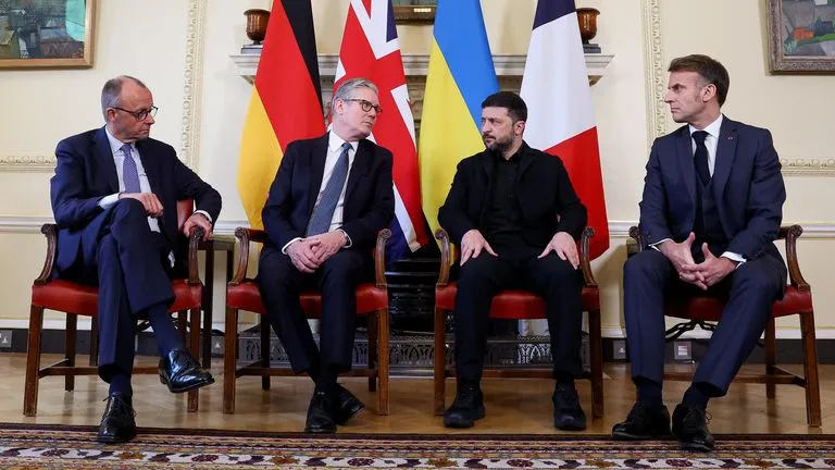 skynews-keir-starmer-volodymyr-zelenskyy_7104777