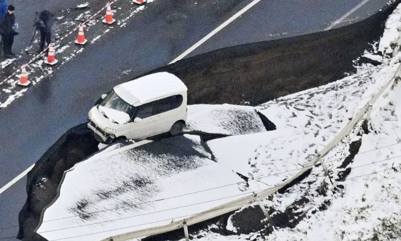 Nhật Bản ghi nhận 52 người bị thương sau động đất