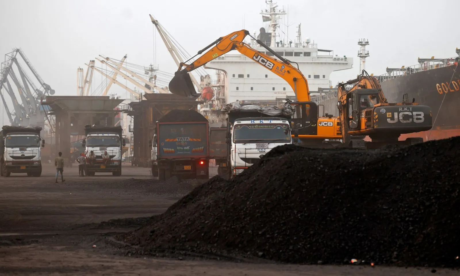 Ấn Độ lần đầu xuất khẩu than đá