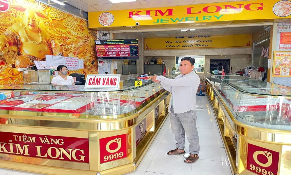 Dùng vàng giả cầm cố, chiếm đoạt 165 triệu đồng