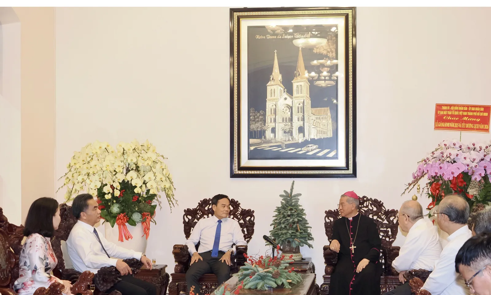 Bí thư Thành ủy TPHCM thăm, chúc mừng các cá nhân tiêu biểu dịp Giáng sinh