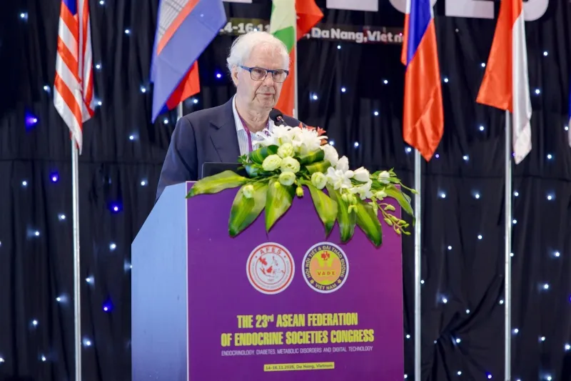 GS.TS.BS. Tony Cunningham, Chủ nhiệm Bộ môn Vắc-xin, Viện Truyền nhiễm Sydney - Đại học Sydney