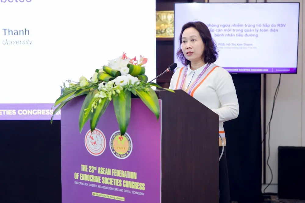 PGS.TS.BS. Hồ Thị Kim Thanh, Phó hiệu trưởng trường Đại học Y Hà Nội phát biểu tại hội nghị