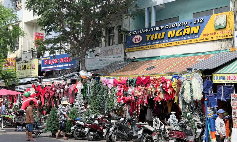 Giáng sinh cận kề - Mua sắm trực tiếp giảm, bán hàng online lên ngôi