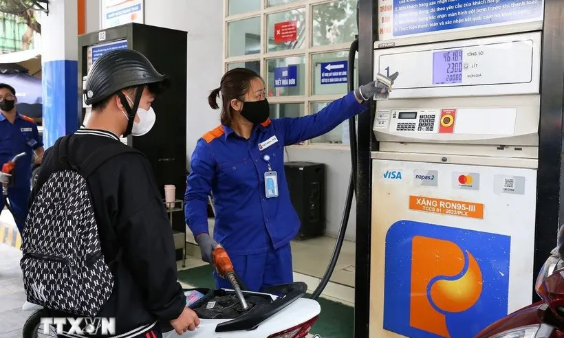 Giá xăng dầu trong nước tiếp tục giảm