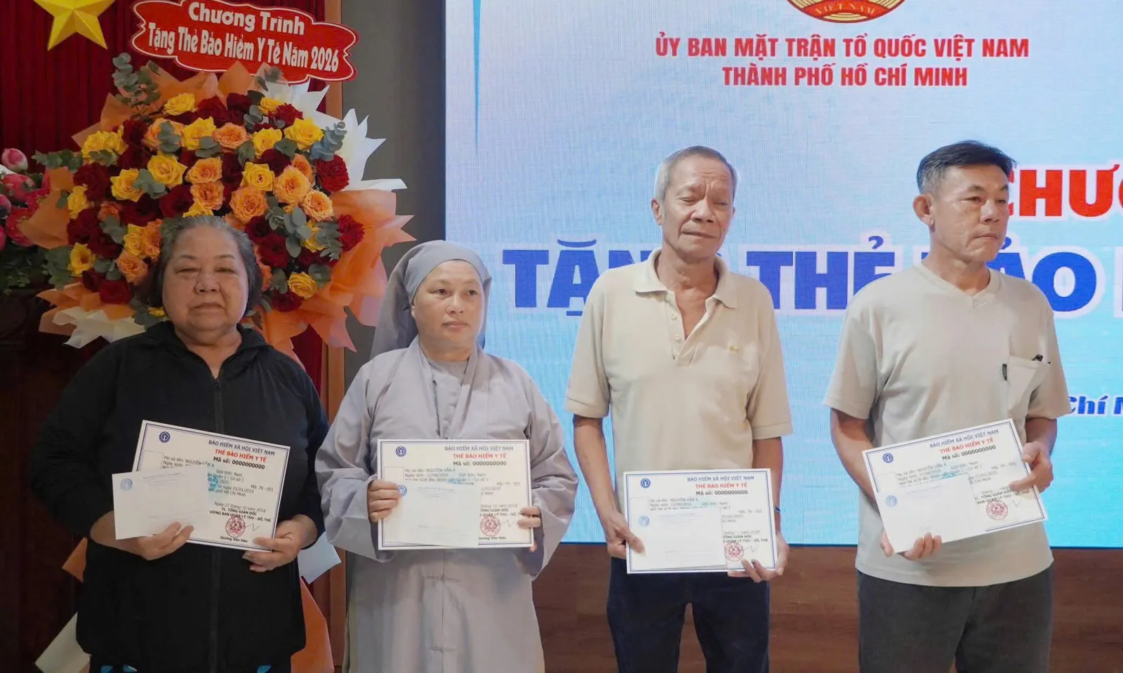 Bảo hiểm xã hội TPHCM sẽ trao tặng hơn 3.000 thẻ bảo hiểm y tế cho người dân