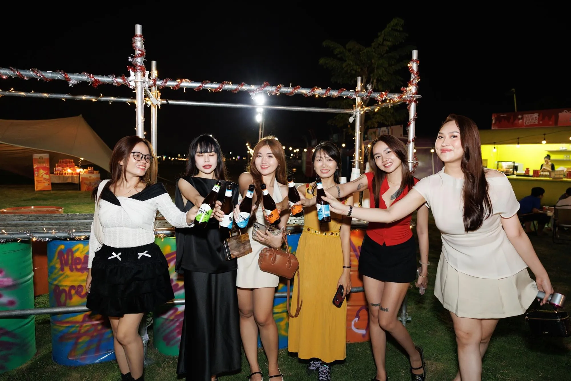 Sự kiện là dịp để người thân, bạn bè, người thương quây quần bên nhau, cùng sẻ chia yêu thương