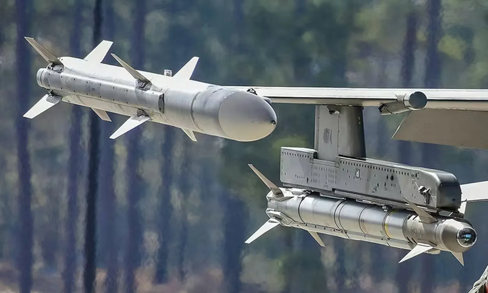 Tên lửa AIM-9 Sidewinder: vũ khí 70 năm tuổi trở lại chiến trường Ukraine