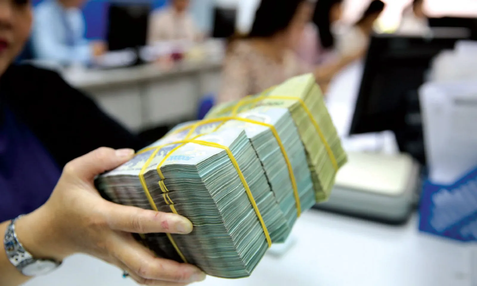 Giải ngân đầu tư công tăng tốc cuối năm, thêm gần 26.000 tỉ đồng trong một tuần