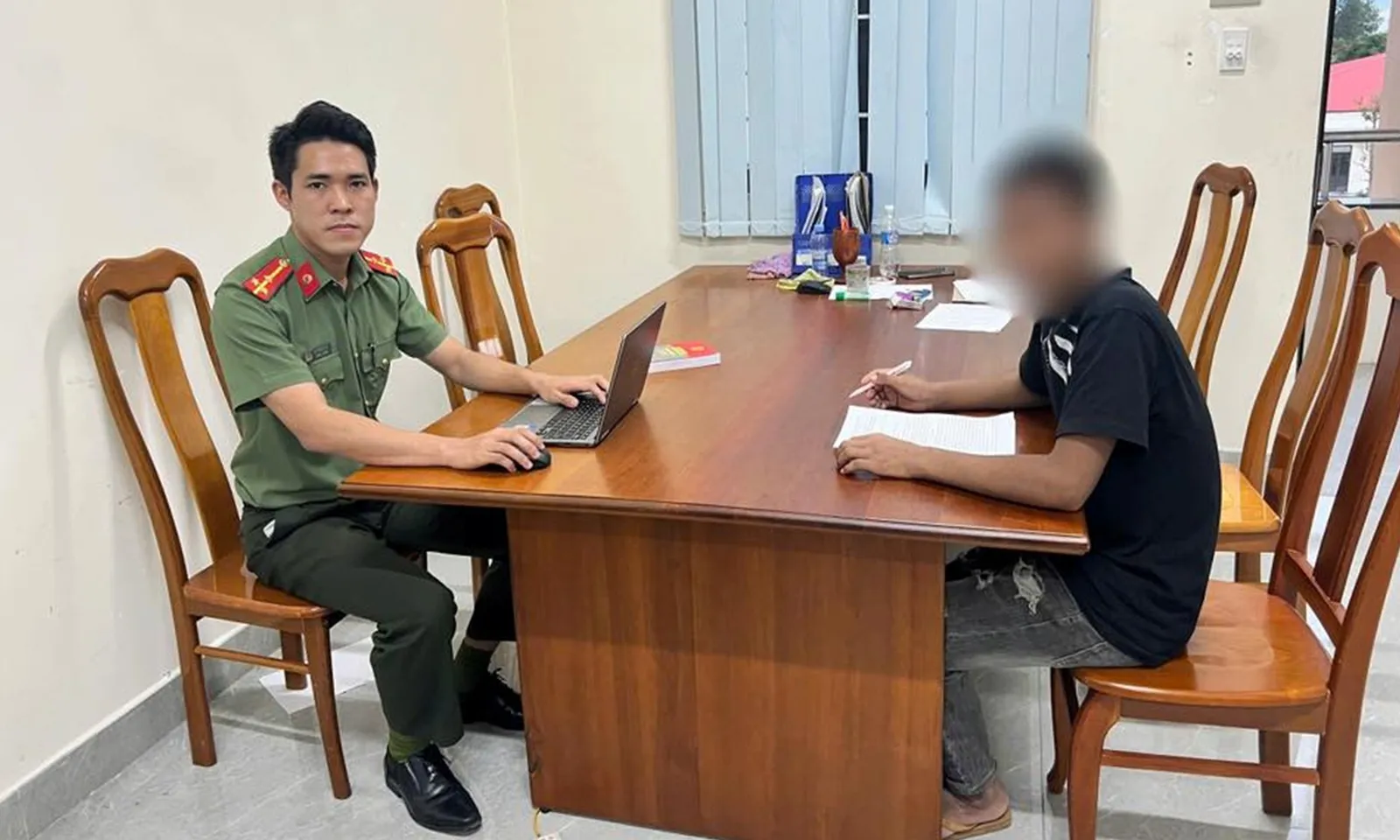 Tỉnh dậy sau khi được ‘mời uống nước’, người đàn ông phát hiện mình ‘xuyên không’ tới Campuchia