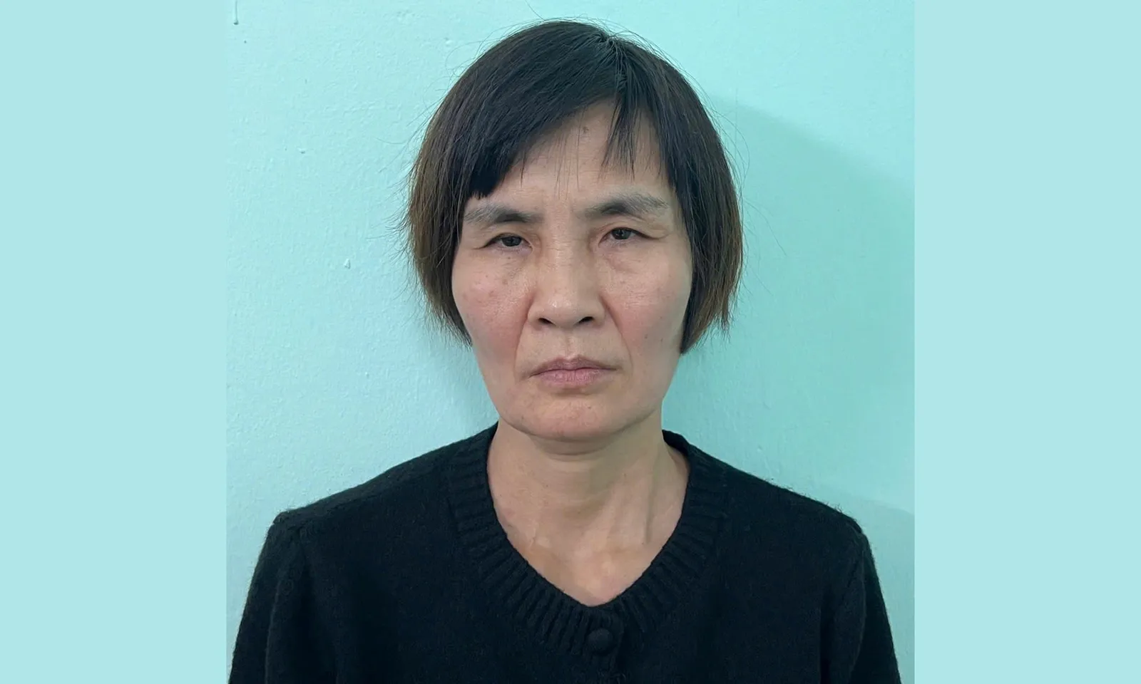 Tạm giữ hình sự người phụ nữ lấy đồ, hành hung nữ sinh