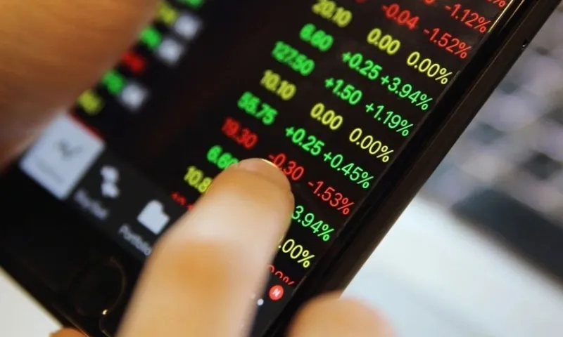 Cổ phiếu trụ bứt tốc, VN-Index vượt 1.770 điểm