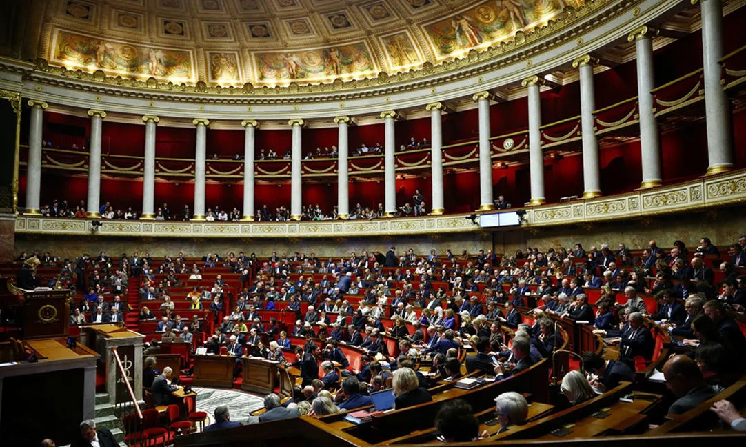 Chính phủ Pháp thúc đẩy thông qua đạo luật khẩn cấp để duy trì hoạt động