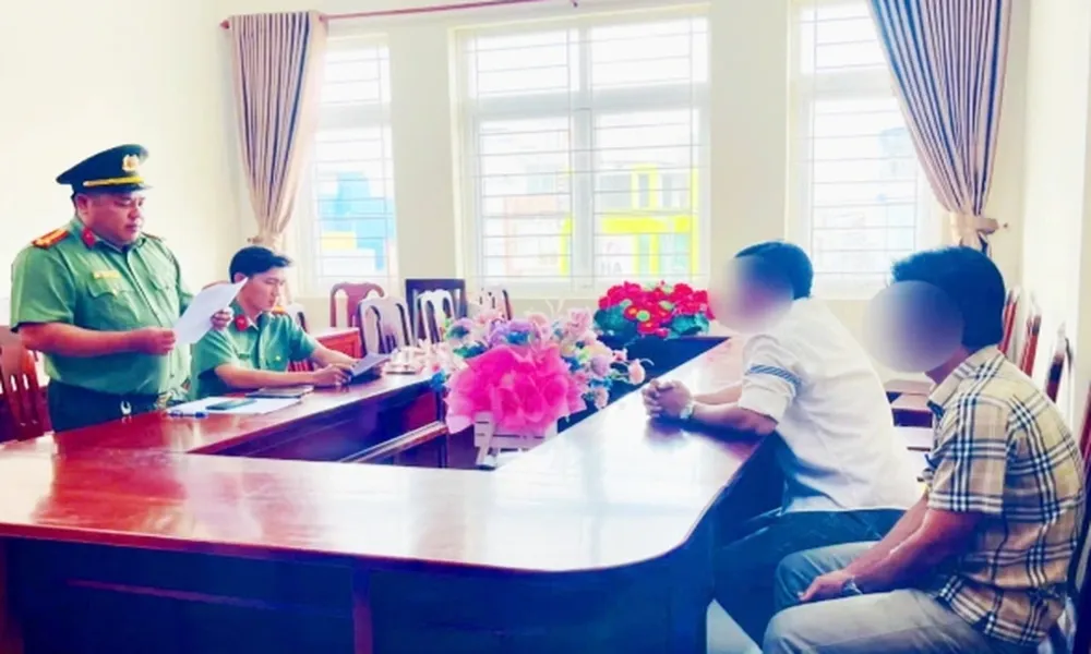 Công an Cà Mau xử lý vi phạm lan truyền tin giả trên mạng xã hội