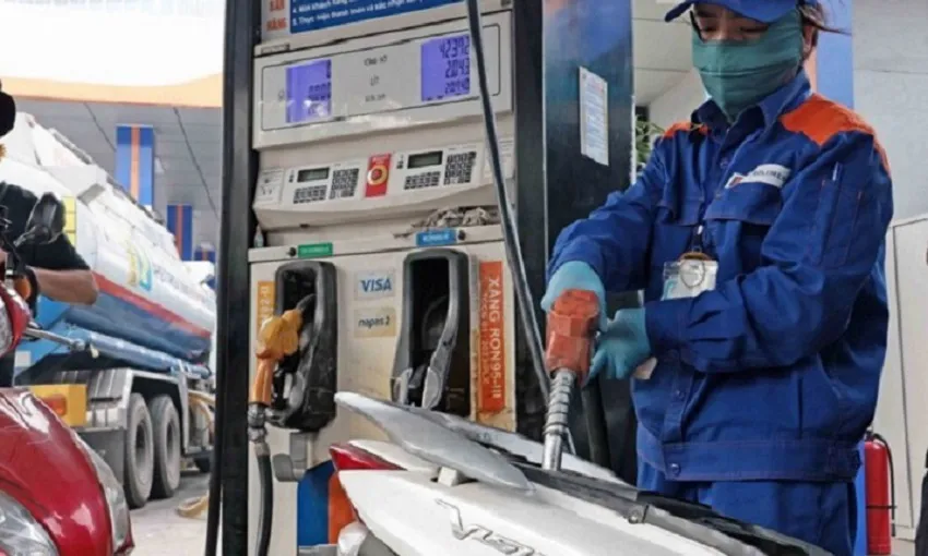 Giá xăng dầu tiếp tục giảm từ 15 giờ ngày 25/12
