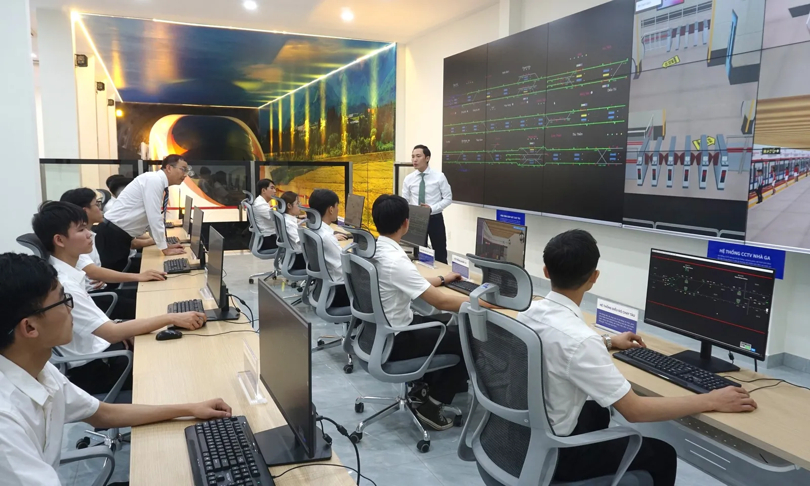 Khánh thành Phòng mô phỏng điều khiển và khai thác đường sắt tốc độ cao