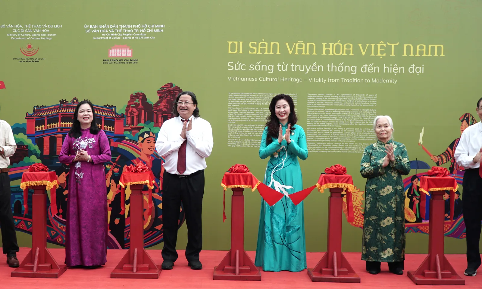 Khai mạc trưng bày “Di sản văn hóa Việt Nam – Sức sống từ truyền thống đến hiện đại”