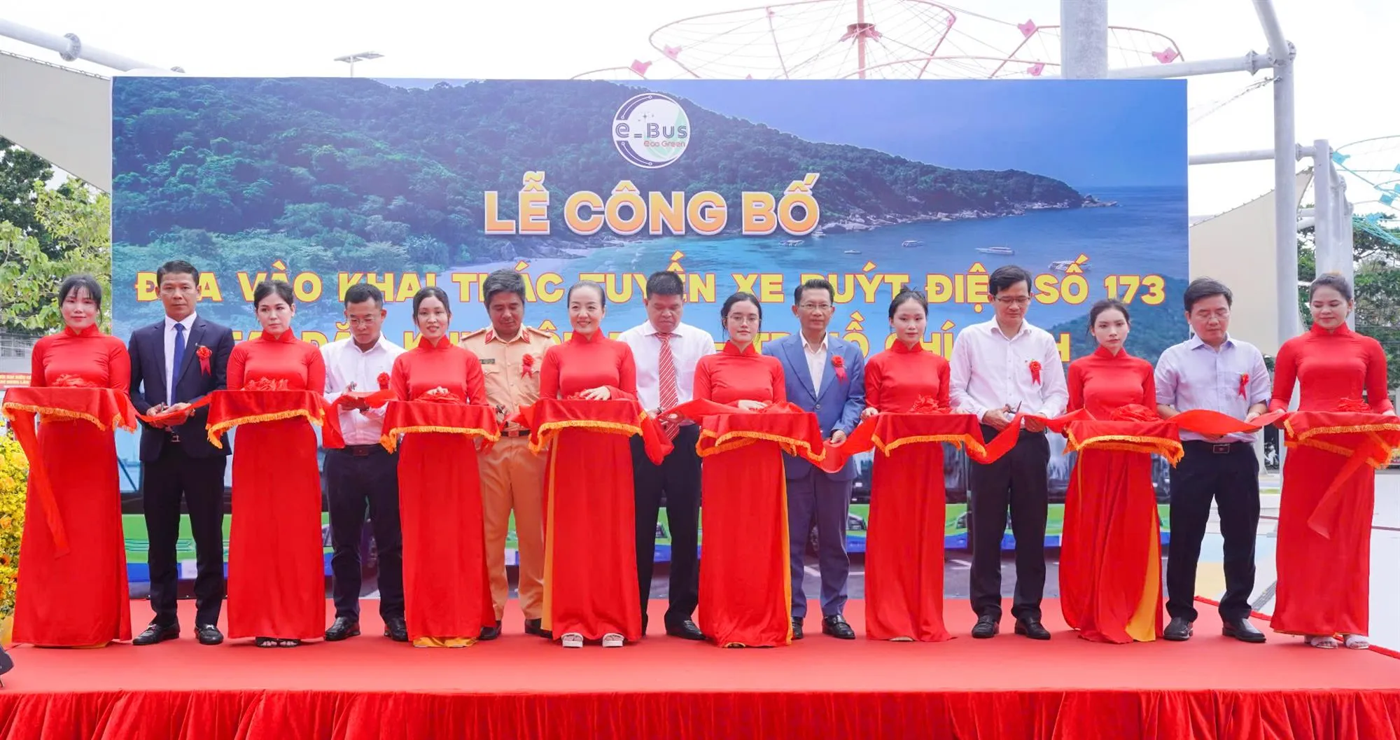 Tuyến xe buýt điện số 173 (Trung tâm Côn Đảo - Cỏ Ống) chính thức được đưa vào khai thác, phục vụ nhu cầu đi lại của người dân và du khách tại Đặc khu Côn Đảo