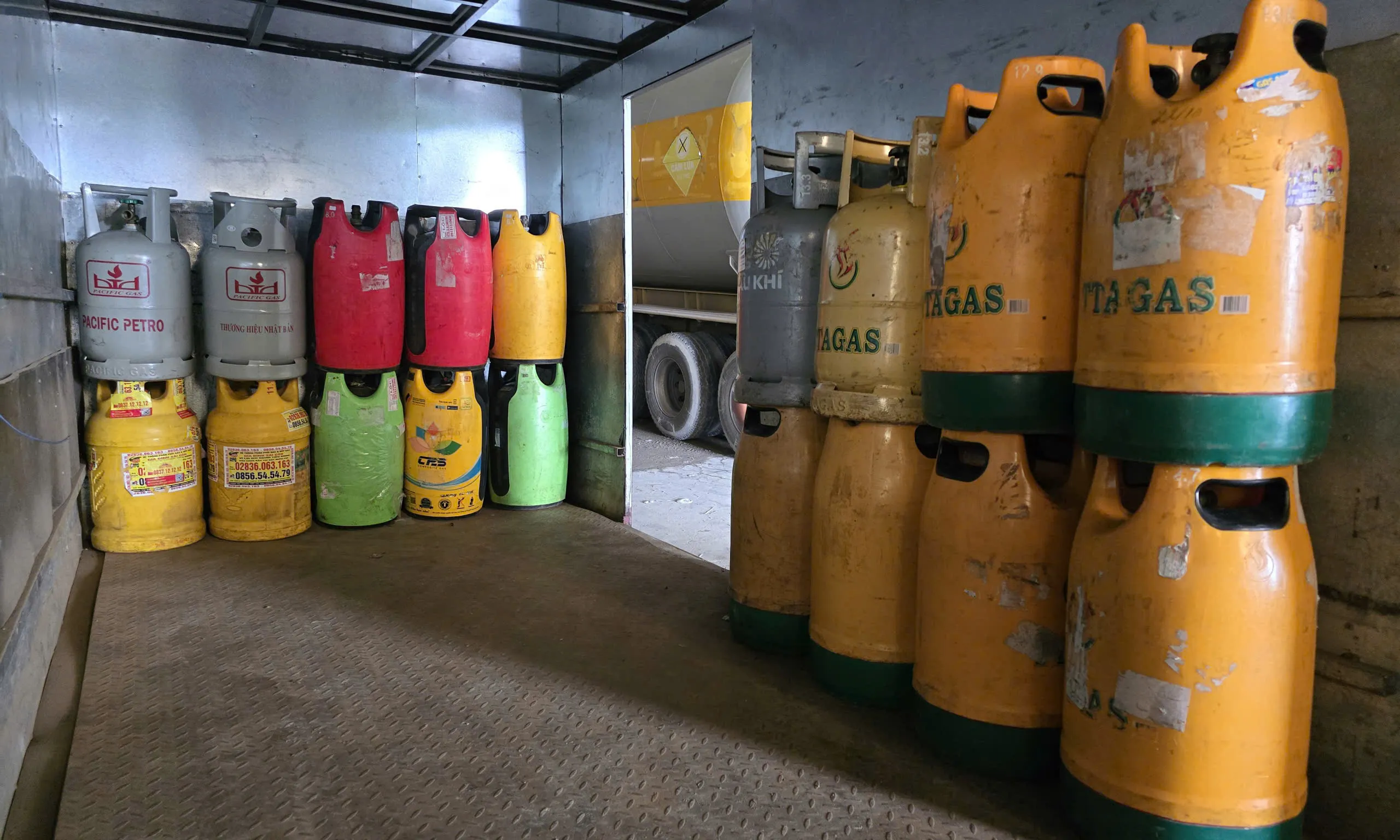 Công an TPHCM khởi tố vụ sản xuất, buôn bán gas giả quy mô lớn