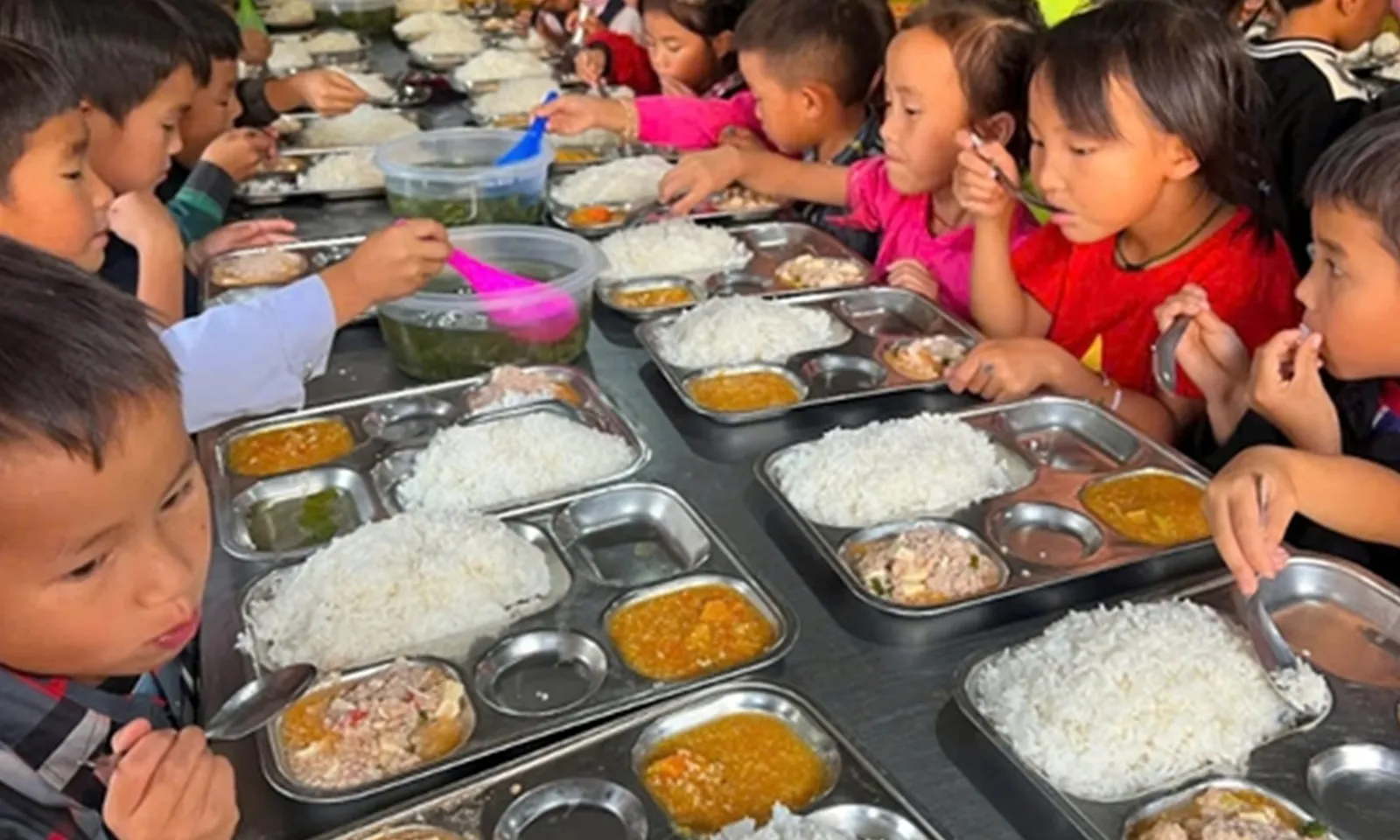 Học sinh các xã biên giới được hỗ trợ 8 kg gạo và 450.000 đồng mỗi tháng