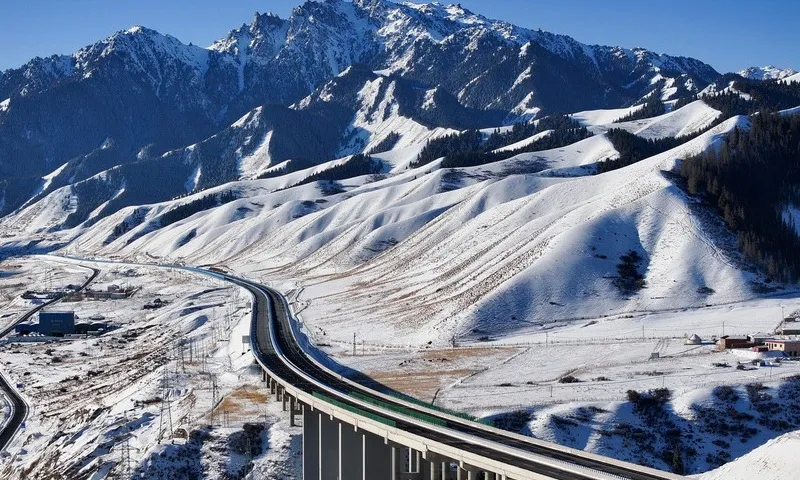 Trung Quốc thông xe đường hầm cao tốc dài nhất thế giới xuyên dãy Thiên Sơn