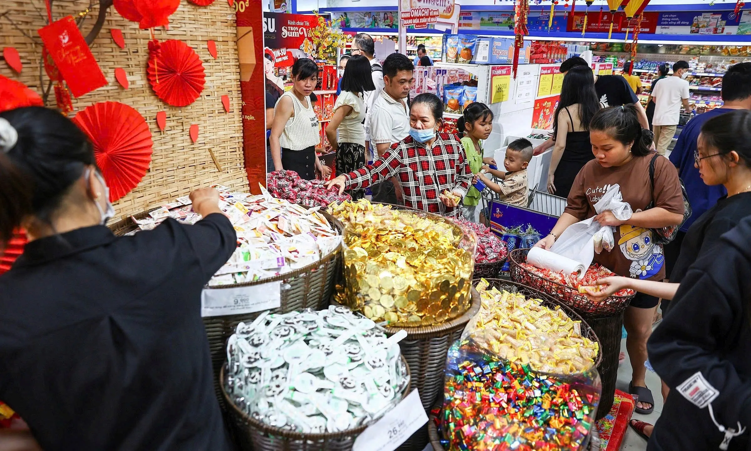 H2-Khách hàng thành viên Saigon Co.op nhận nhiều ưu đãi khi mua sắm trong hệ sinh thái Saigon Co.op