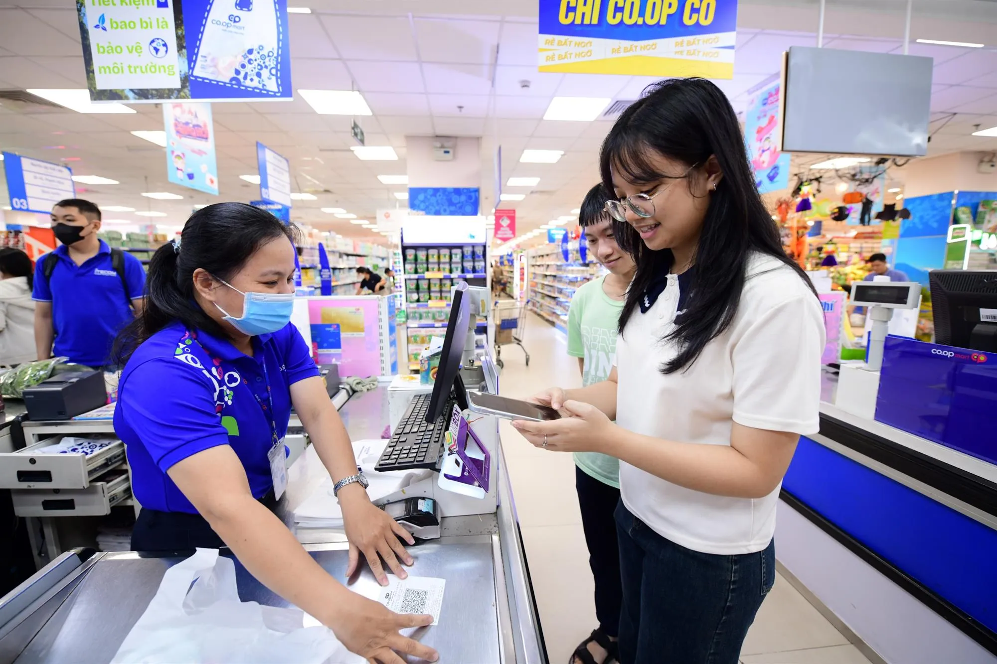 H3-Khách hàng thanh toán không tiền mặt tại Saigon Co.op nhận được nhiều ưu đãi