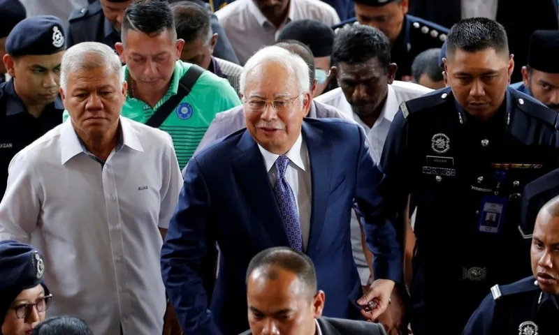 Vụ 1MDB: Ông Najib Razak lĩnh án 15 năm tù