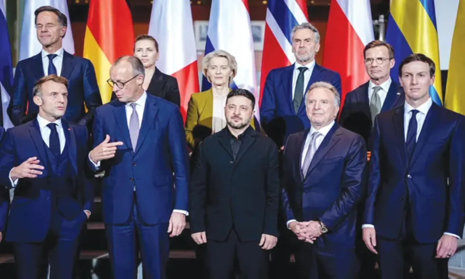 Tổng thống Ukraine Zelensky (giữa, hàng đầu) và hai đặc phái viên Tổng thống Mỹ Donald Trump tại cuộc gặp lãnh đạo châu Âu ở Berlin, Đức, ngày 15-12 - Ảnh CHINA DAILY