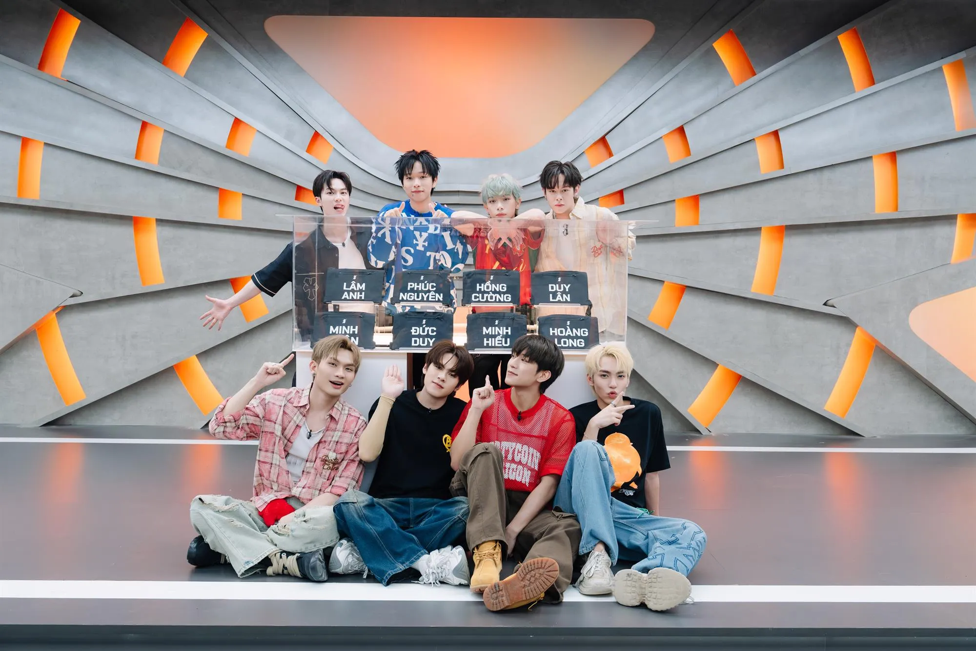 Lội ngược dòng ngoạn mục, bảo toàn đội hình 8 thành viên tiến vào chung kết