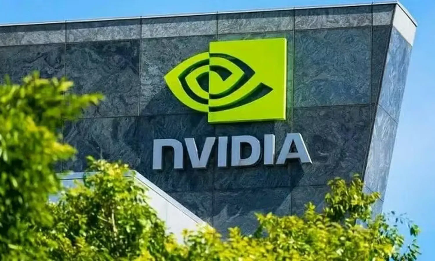 Nvidia chi 20 tỉ USD, siết chặt vị trí dẫn đầu trong cuộc đua AI