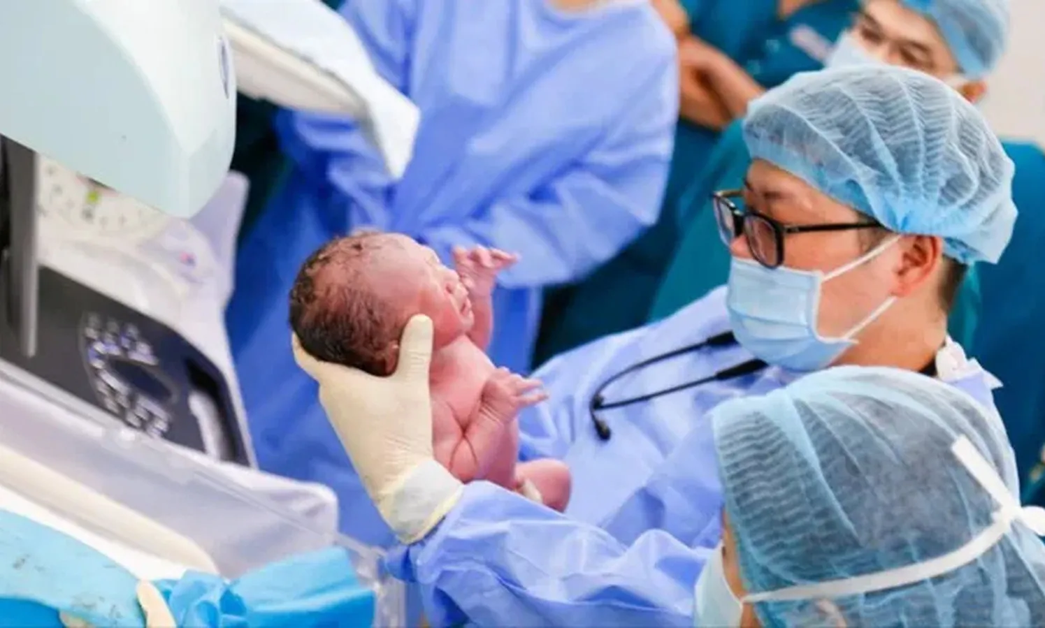 Tỷ suất sinh năm 2025 tại TPHCM tăng nhẹ