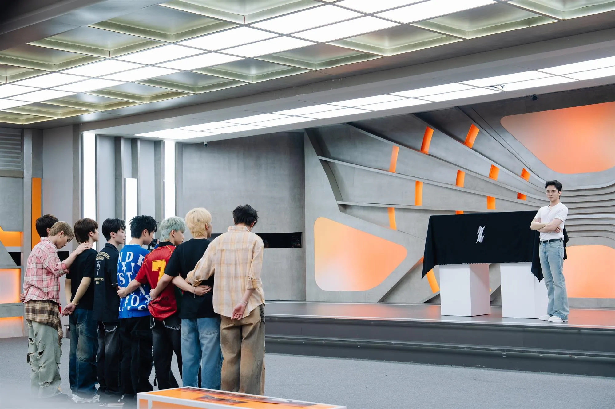 SOOBIN gửi gắm tâm huyết của mình đến dàn học trò trước khi nhận kết quả