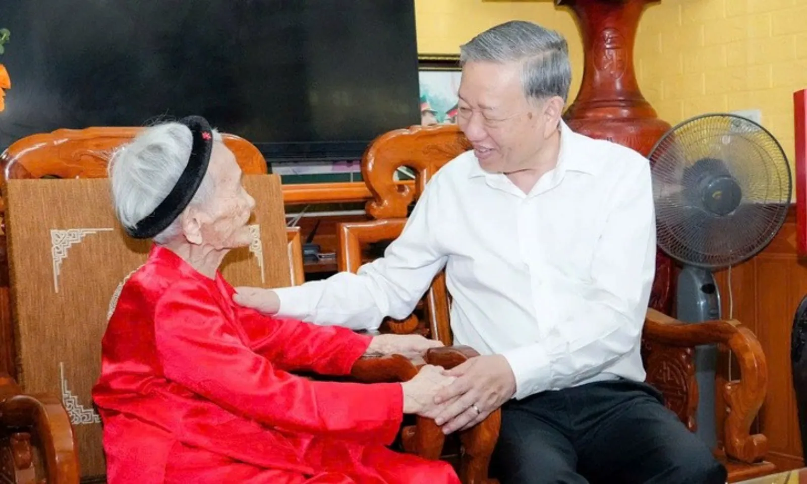 Đảng, Nhà nước tặng quà nhân Đại hội XIV và Tết Nguyên đán 2026