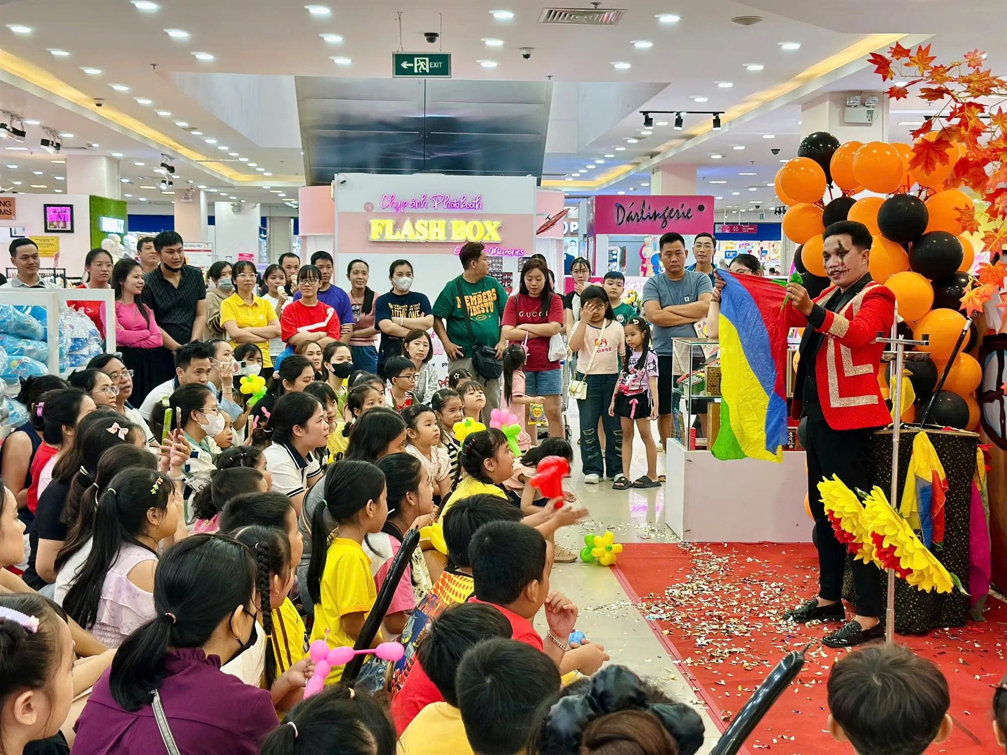 4.Các sự kiện thu hút khách tham quan mua sắm tại Trung tâm thương mại Sense City dịp cuối năm.