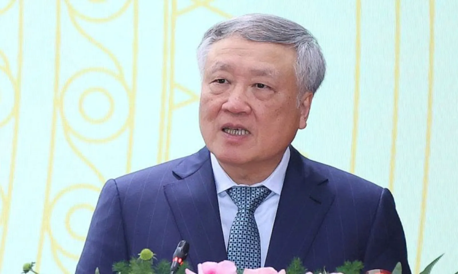 Không để người không làm vượt lên người cống hiến