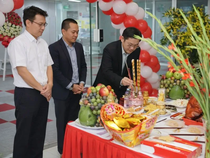 voh-van-khan-tat-nien-co-quan-1