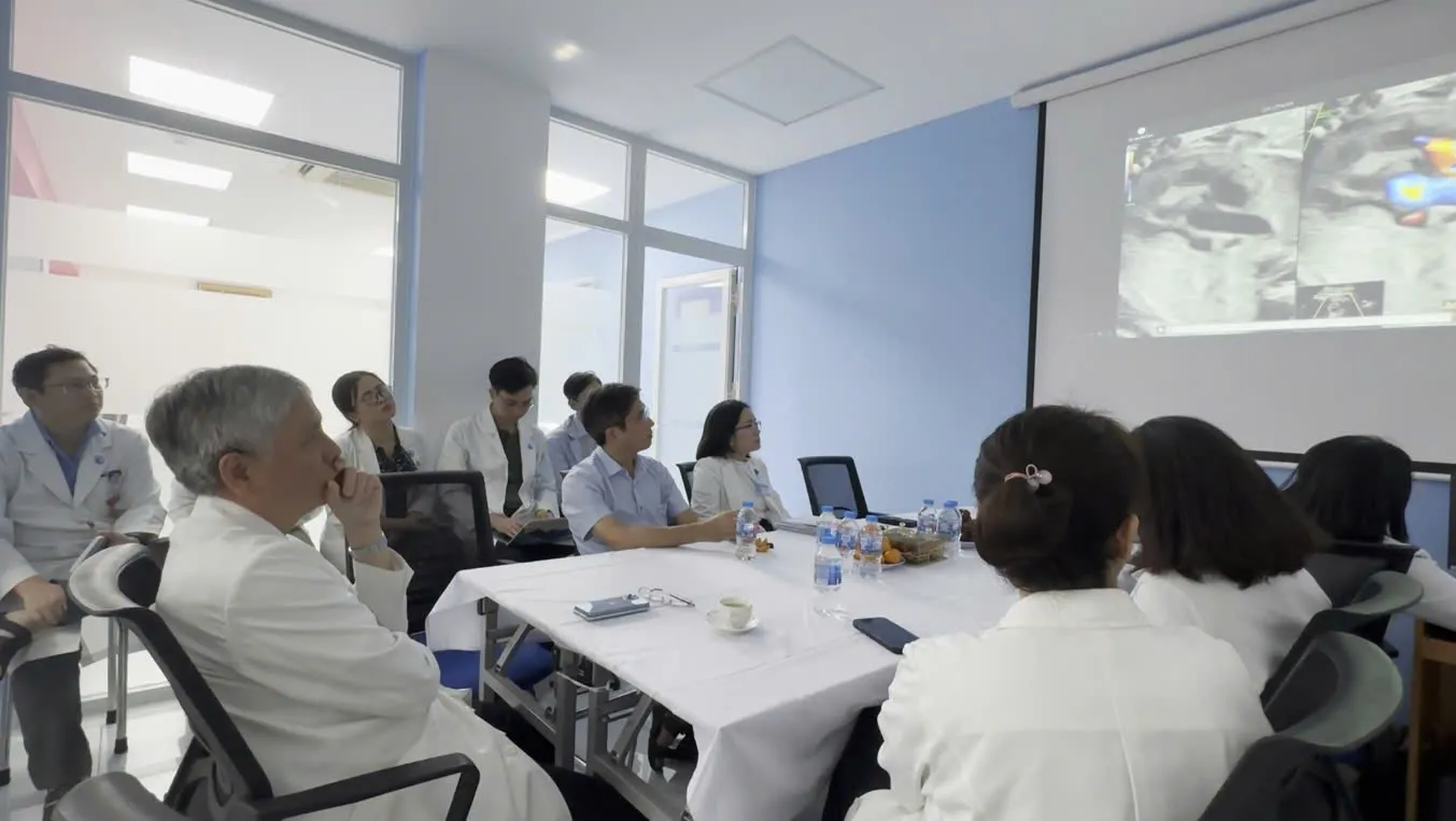 Các Bác sĩ đang hội chuẩn