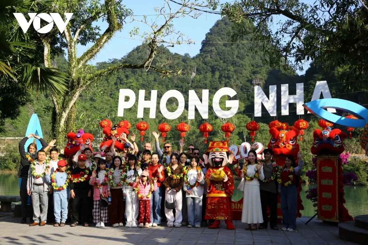 doan_du_khach_tham_gia_hanh_trinh_du_xuan_dau_nam_tai_di_san_thien_nhien_the_gioi_phong_nha-_ke_bang