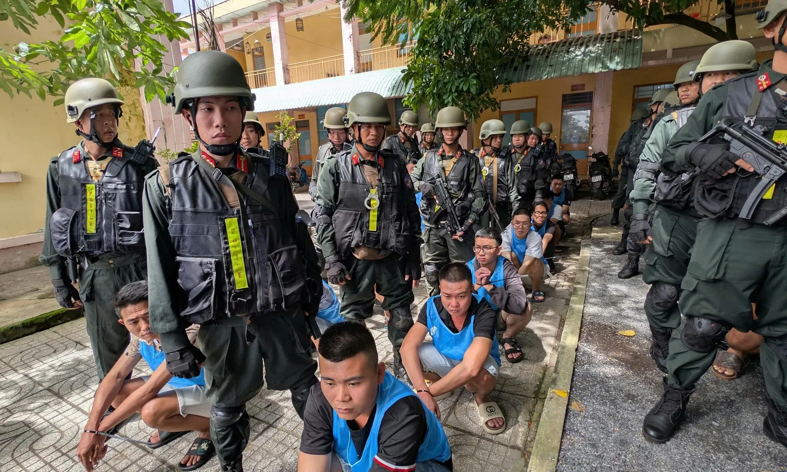 Khởi tố 41 đối tượng cưỡng đoạt tài sản, đưa người xuất nhập cảnh trái phép