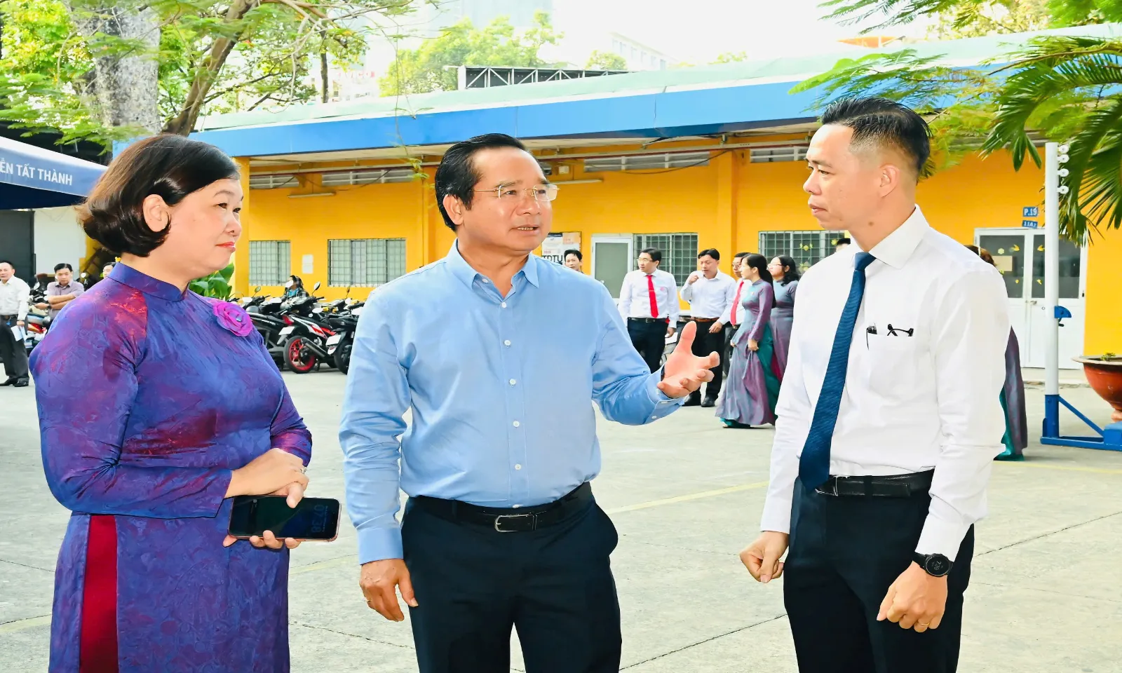 Chủ tịch UBND TPHCM Chuyển đổi số bắt đầu từ những việc nhỏ - Hình 1