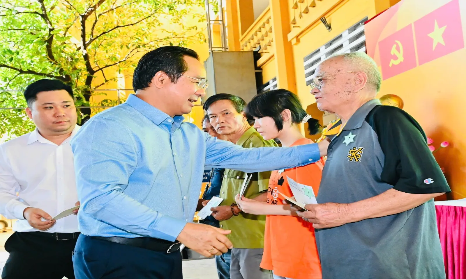 Chủ tịch UBND TPHCM Chuyển đổi số bắt đầu từ những việc nhỏ - Hình 2