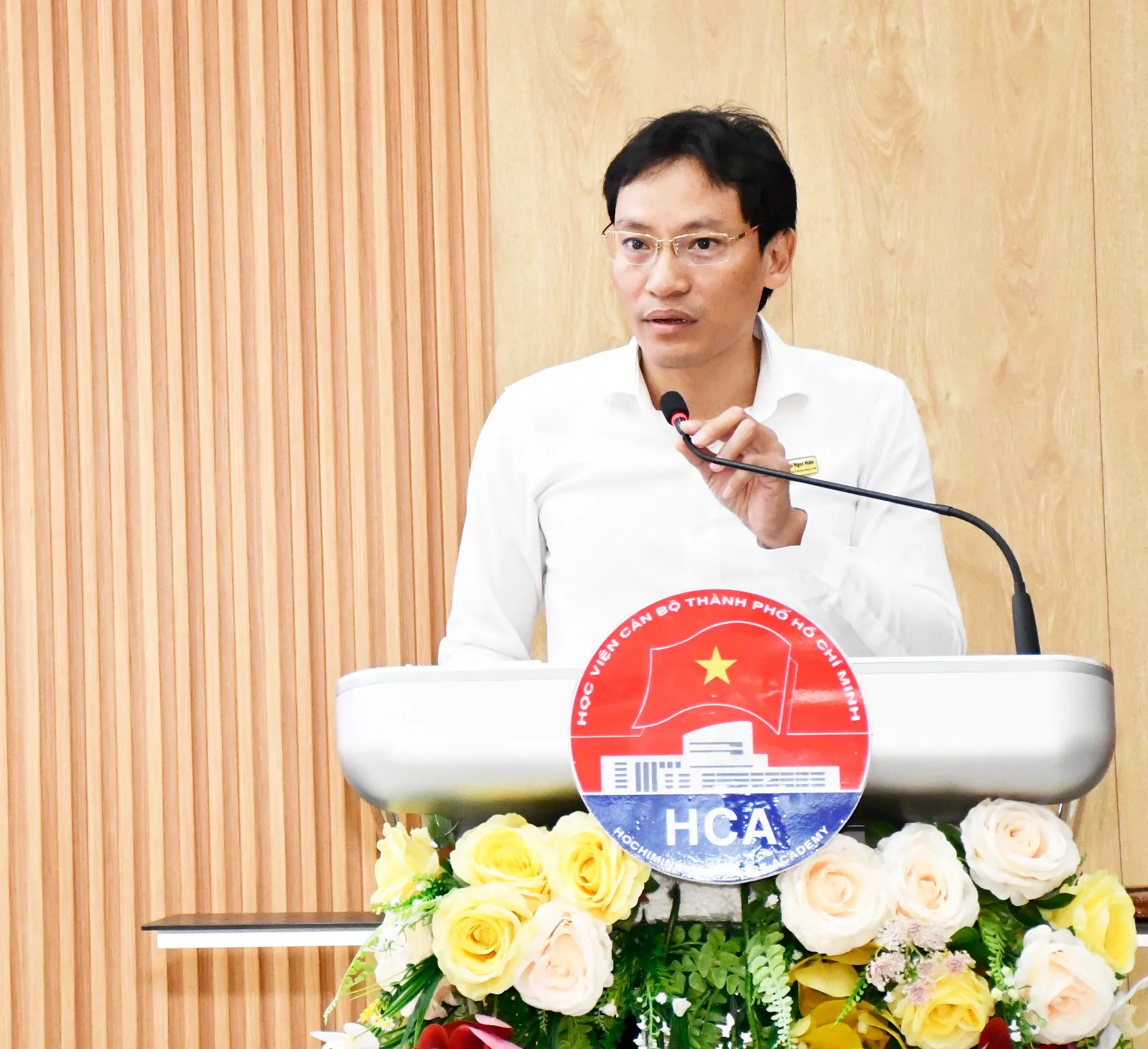 Ông Bùi Ngọc Hiền phát biểu